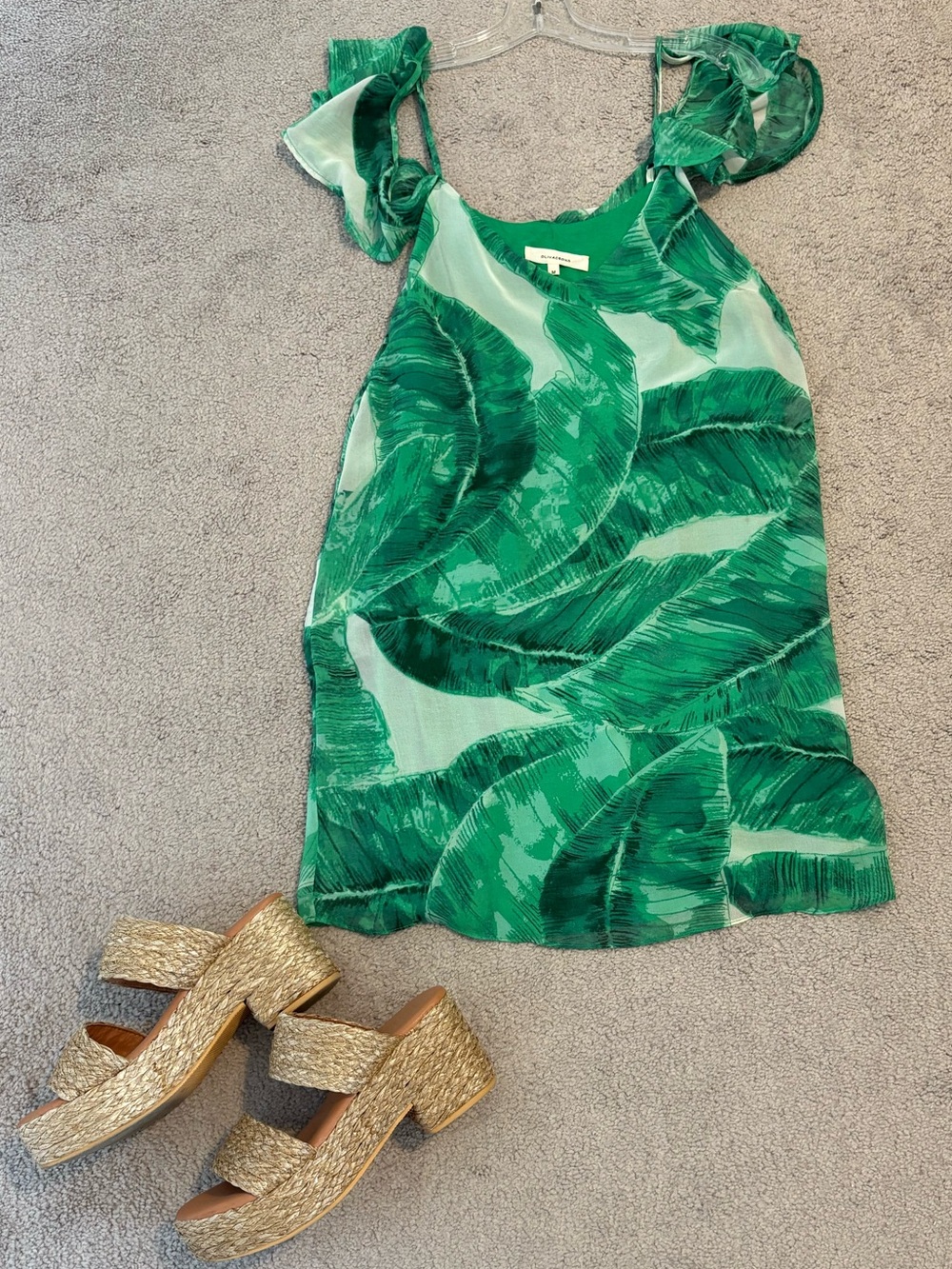 Olivaceous Tropical Green Palm Leaves Print Mini Dress with a Ruffled Sleeve Med
